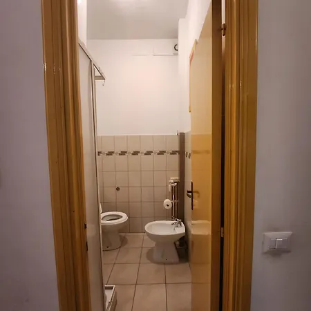 Δωμάτια σε οικογενειακή κατοικία La E Bella *